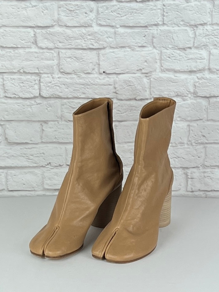 Maison Margiela Tan Tabi 80 Leather Ankle Boots, Size 39.5