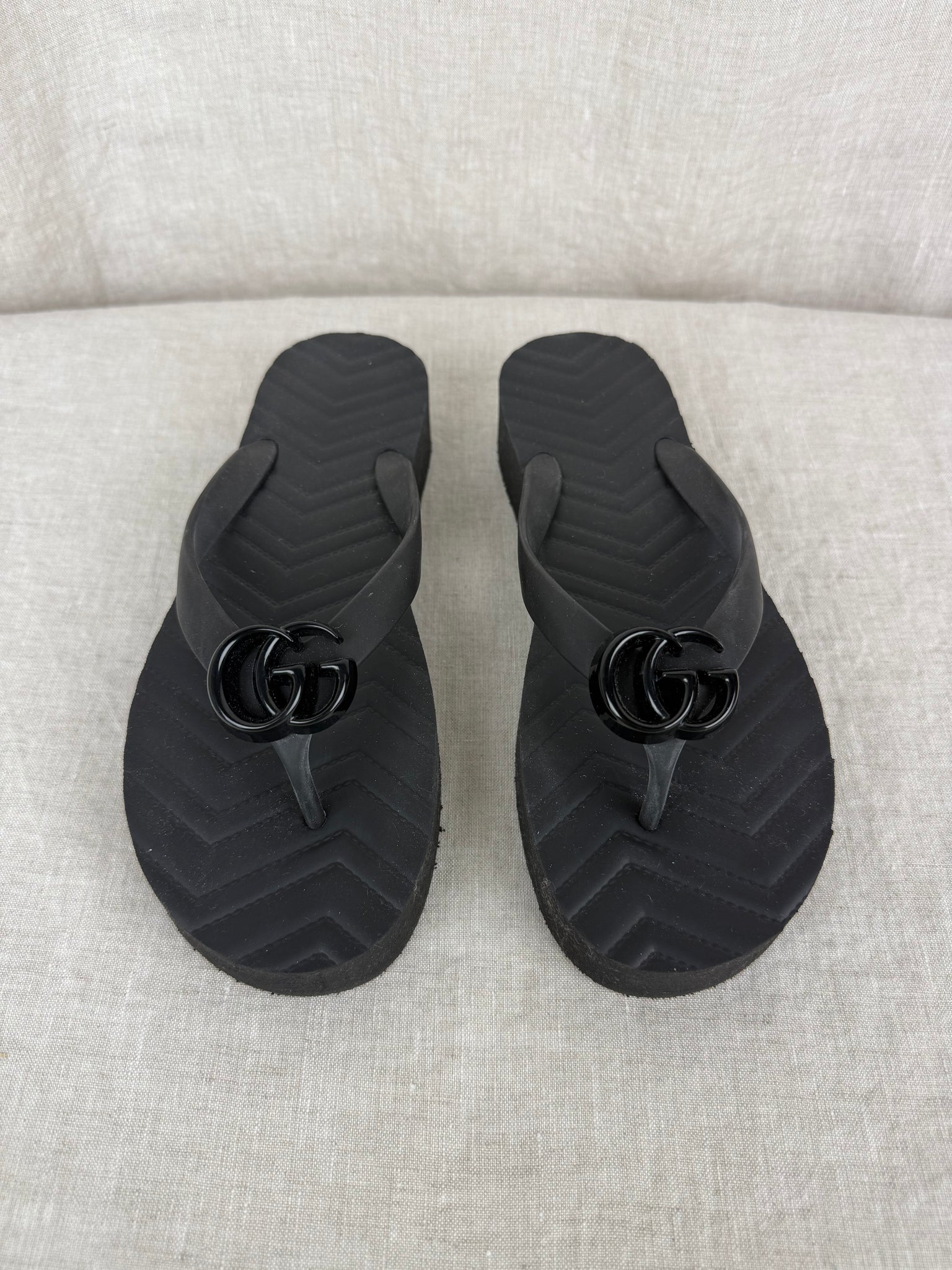 Gucci New Black Flip Flops Size 7.5-8