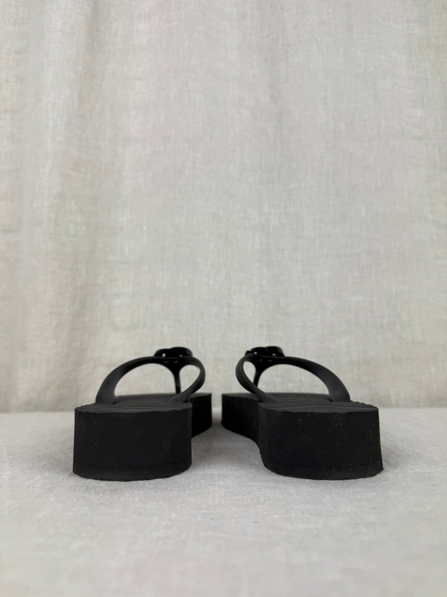 Gucci New Black Flip Flops Size 7.5-8