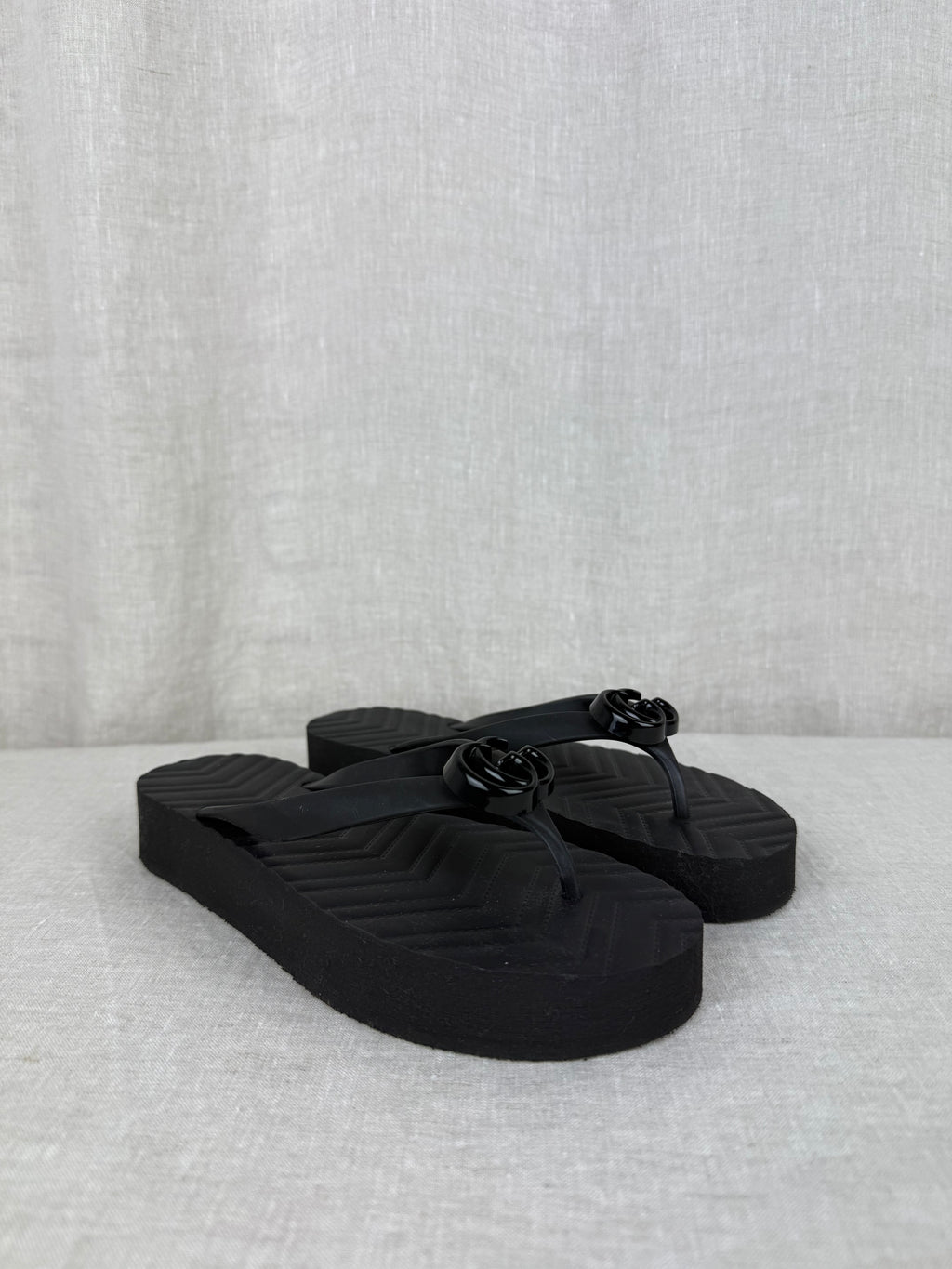 Gucci New Black Flip Flops Size 7.5-8