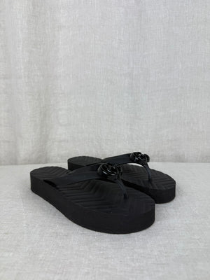 Gucci New Black Flip Flops Size 7.5-8