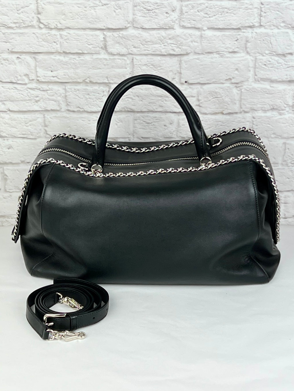 Max Mara Large Boston Bag in Soft Nappa W/ Chain Detail.