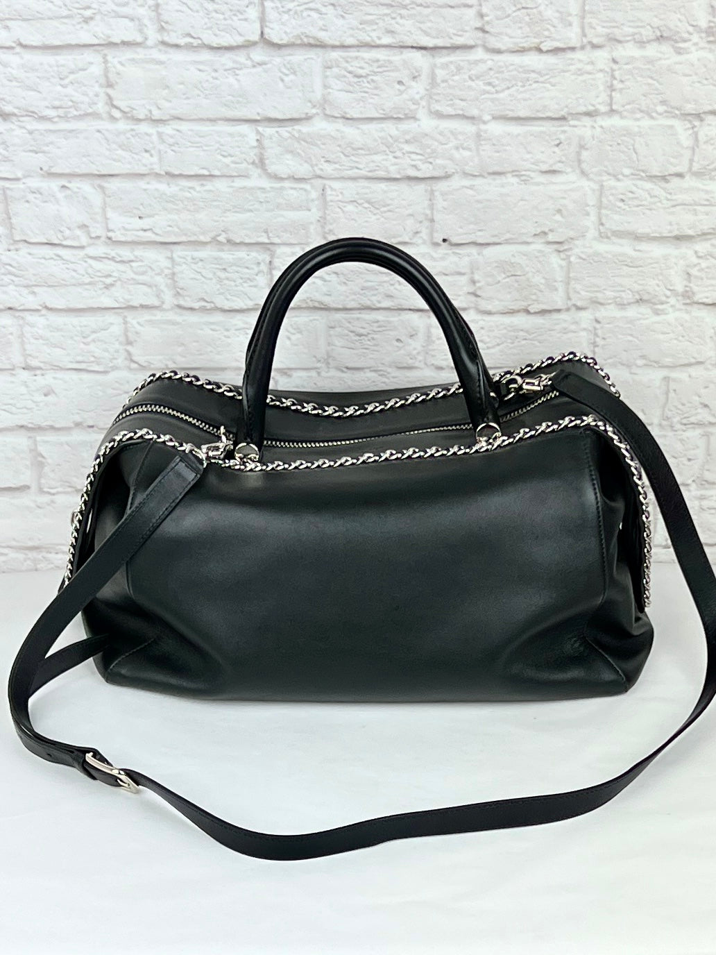 Max Mara Large Boston Bag in Soft Nappa W/ Chain Detail.