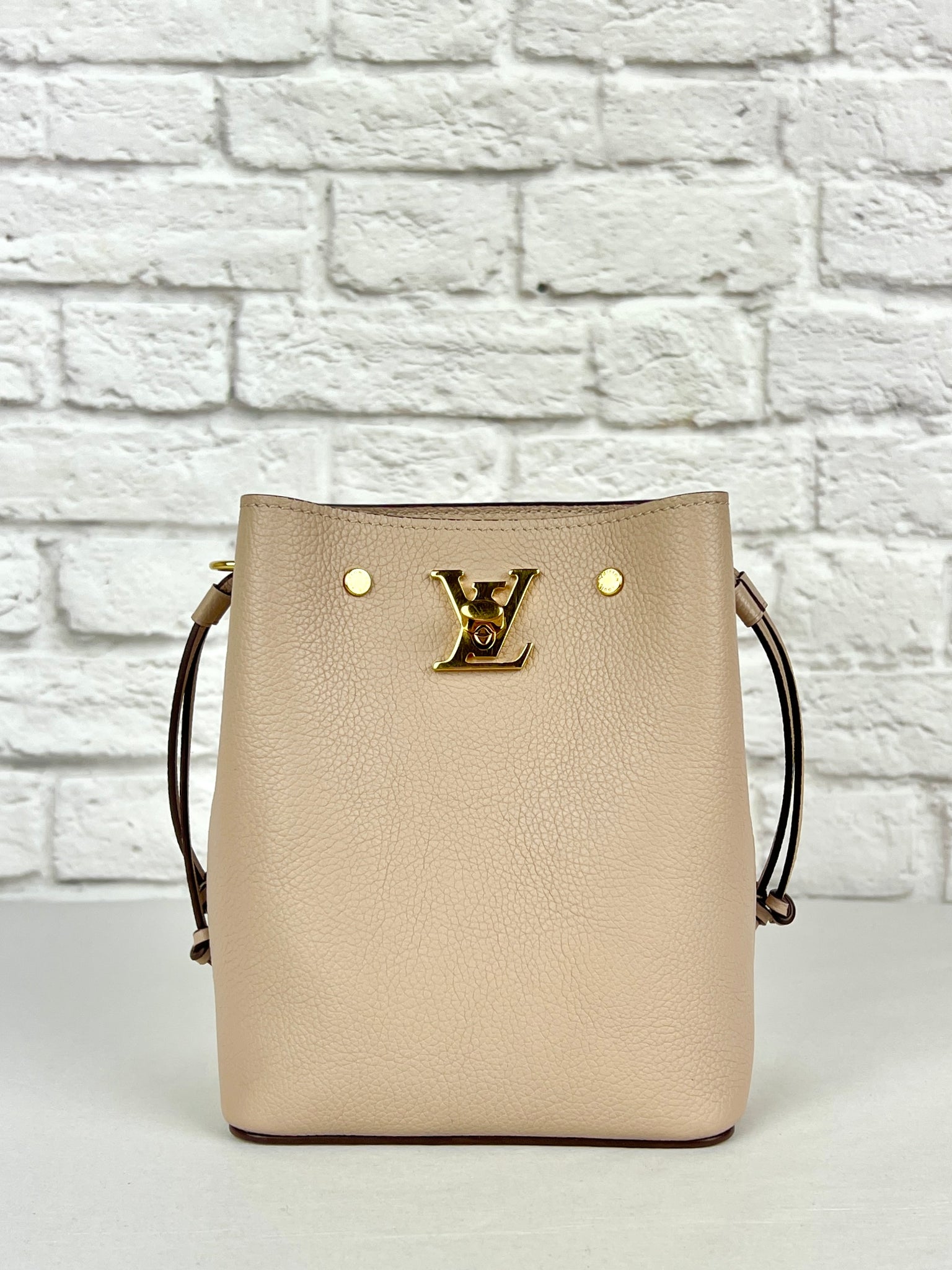 Louis Vuitton Nano Lockme Bucket bag , Greige Beige